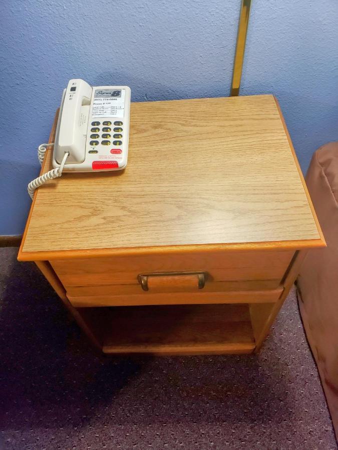 速8查理顿酒店 Chariton 外观 照片